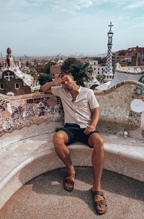 Birkenstock Arizona Outfit, Birkenstock Outfit Men, European Fashion Men, Mens Vacation Outfits, European Vacation Outfits, European Mens Fashion, Desert Outfit, Vacation Outfits Men, Beach Outfit Men