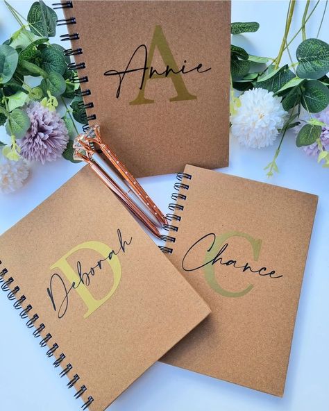 Looking for a notebook that is personalised with you or a friends name? Then here you go! These kraft notebooks are A5 in size with lined pages inside. These would make a great gift for teachers, but can also be personalised with anything you like, so why not grab one for yourself! You can choose the colour of the vinyl of both the large letter and full name. If there is anything else you would like added to the book, feel free to reach out! Personalized Gifts With Vinyl, Vinyl On Notebooks, Journal Gifts Ideas, Cricut Notebook Designs, Cricut Projects For Office, Cricut Notebook Ideas, Customized Notebooks Cover, Teacher Notebook Ideas, Personalised Notebook Cover