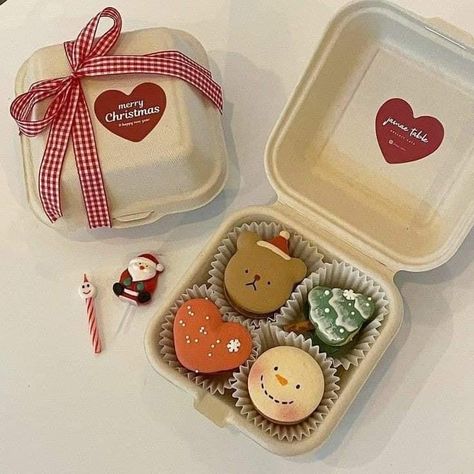 Small Cookies Packaging, Lunch Box Desserts, Bento Cake Packaging, Mini Cake Packaging Ideas, Baking Packaging, Dessert Packaging, Cookie Business, Bakery Packaging, Cake Packaging