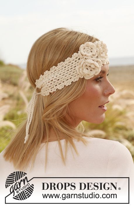 Free Pattern Crochet headband Bandeau Au Crochet, Magazine Drops, Summer Headbands, Confection Au Crochet, Rose Headband, Crochet Headband Pattern, Bonnet Crochet, Crochet Hair Accessories, Summer Rose