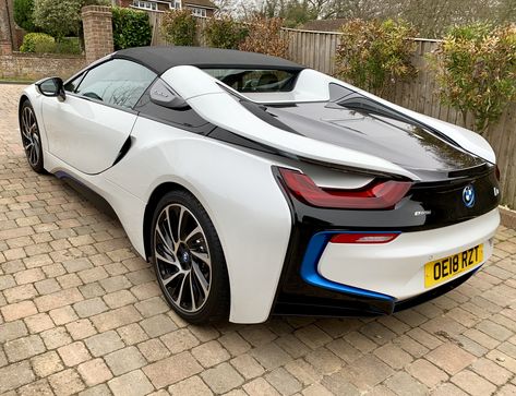 Carros Aesthetic, London Stories, I8 Bmw, Bmw I8 Roadster, I8 Roadster, Luxurious Cars, Industrial Machine, Bmw I8, A Cabin