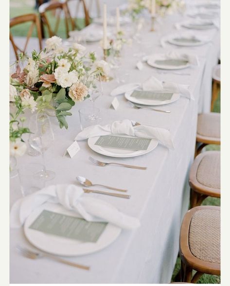 Grey Napkins Wedding Table, Ivory Table Cloth White Napkins, Ivory Place Setting Wedding, White Napkin Table Setting, Wedding Table Settings White Table Cloth, Cheap Wedding Table Settings, Wedding Cloth Napkin Ideas, Basic Wedding Table Setting, Simple Table Scapes Wedding