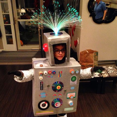 Valentine Robot, Robot Halloween Costume, Homemade Robot, Cardboard Robot, Robot Costume, Maker Fun Factory, Robot Craft, Robot Theme, Robot Costumes