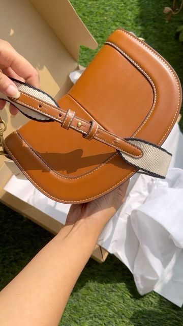 Chetali Chadha on Instagram: "The ZARA BAG that’s no less than an a high end bag! SAVE for when you want to shop - Article NO. 6007/210 Not a skincare post but worth your time. I bought this @zara bag online and I was so impressed by the quality for the price you pay here. I own a few high end bags and can say for sure that the quality here is no less especially for the price you pay here! #zara #zarabag #fashiongram" Zara Bag, Zara Handbags, Zara Bags, Computer Bags, Backpack Purse, Online Bags, Crossbody Bag, Zara, Computer