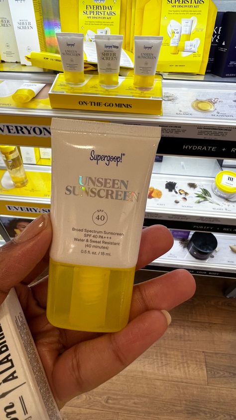 Sunscreen that is weightless & invisible. It provides a natural finish. Skincare Products Sunscreen, Face Sunscreen Under Makeup, No White Cast Sunscreen, Super Goop Sunscreen, Sunscreen For Combination Skin, Sunscreen Photography, Aesthetic Sunscreen, Winter Skin Care Products, Sunscreen No White Cast