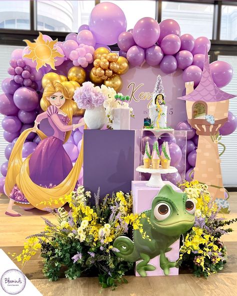 I have magic hair that glows when I sing...Who loves Rapunzel ?🤩🪄🎶🌟​​​​​​​​ Rapunzel Sweet 15 Theme, Tangled Rapunzel Party Decor, Rapunzel Party Decor, Repunzle Birthday Decoration, Tangled Rapunzel Decorations, Tangled Baby Shower Ideas, Rapunzel Birthday Decorations, Tangled Birthday Party Decorations, Rapunzel Backdrop