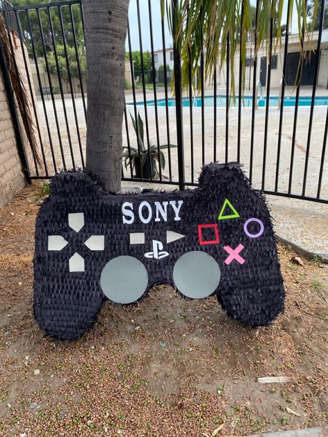 Play Station Party Ideas, Video Game Pinata, Playstation Party, Diy Video Game, Small Birthday Parties, Birthday Pinata, Game Wallpaper Iphone, Batman Birthday Party, Diy Pinata