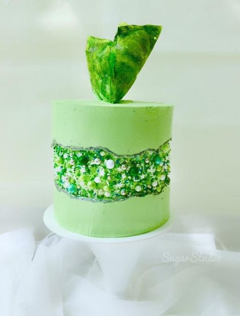 Green Fault Line Cake, Buttercream Cake Designs, Green Wedding Cake, Green Cake, Raspberry Smoothie, Zucchini Cake, Cake Trends, Cake Makers, Cake Tutorial