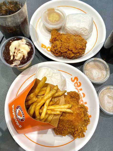 📍popeye's, alabang town center, muntinlupa Popeyes Aesthetic, Jollibee Aesthetic, Popeyes Food, Alabang Town Center, Food Therapy, Birthday Gift Baskets, Town Center, Foto Casual, Snap Food