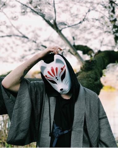 Japanese Fox Mask, Mask Photography, Urahara Kisuke, Japanese Fox, Face P, Mask Aesthetic, Kitsune Mask, Japanese Mask, Fox Mask