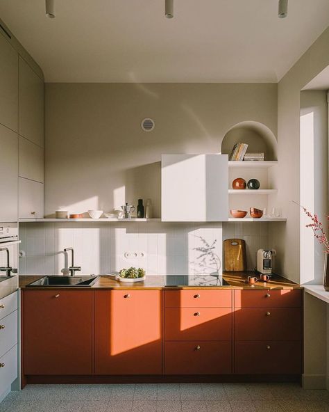 Interior • Instagram Bauhaus Kitchen Design, Bauhaus Kitchen, Red Kitchen Cabinets, Melamine Cabinets, Red Cabinets, Mcm Kitchen, Contemporary Kitchen Cabinets, Contemporary Apartment, Tiny Apartment