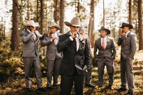 Groomsmen photo ideas with cigars and cowboy hats Western Groomsmen Hat, Groomsman Cowboy Attire, Groomsmen In Cowboy Hats, Groomsmen Photos Country, Groom Suit With Cowboy Hat, Groomsmen Attire Cowboy Hat, Cowboy Wedding Groom Attire, Groomsmen With Cowboy Hats, Cowboy Boot Wedding Groom