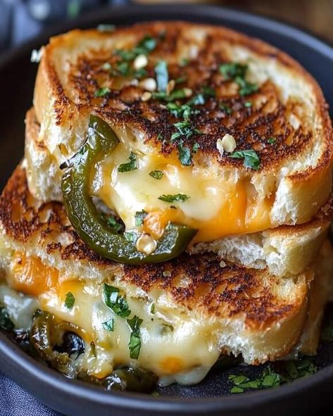 Spicy and Cheesy Delight: Texas Jalapeño Cheddar Grilled Cheese Recipe! - NewsBreak Classic Club Sandwich, Quinoa Enchilada Casserole, Cheddar Grilled Cheese, Slow Cooker Quinoa, Mini Aesthetic, Enchiladas Healthy, Perfect Grilled Cheese, Marinated Lamb, Slow Cooker Ham