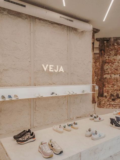 VEJA Madrid Store is Powered by Renewable Energy Minimalist Retail Store, Luxury Retail Store, Vintage Style Furniture, Shoe Store Design, Retail Store Interior Design, Sign Board Design, Veja Shoes, Minimal Furniture, Retail Store Interior