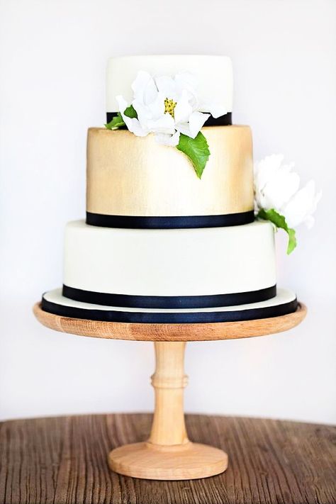 DIY Oscar Party Ideas Wedding Cake Navy, Black Wedding Cakes, Pink And Gold Wedding, Tiered Cake, Simple Wedding Cake, Gold Wedding Cake, Wedding Cake Inspiration, Wedding Chicks, Black Tie Wedding