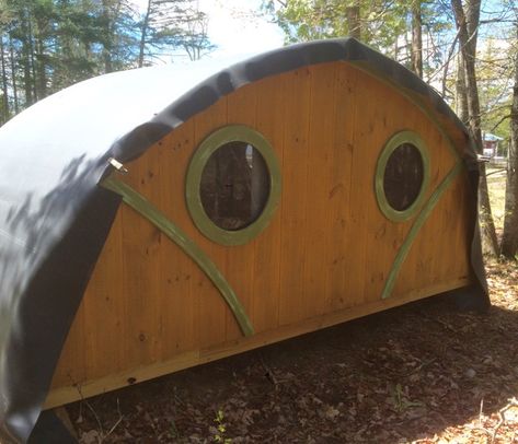 Picture Hobbit Holes, Wooden Shed, Door Screen, Summer Cabin, Hobbit Hole, Wooden Sheds, Hobbit House, She Sheds, Round Door