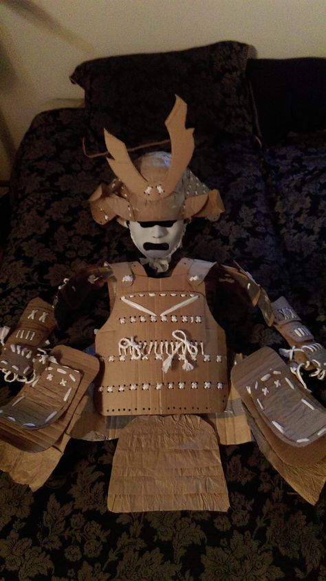 Samurai Diy Samurai Armor, Cardboard Armor Diy, Samurai Armor Design, How To Make Samurai Armor, Diy Samurai Helmet, Samurai Mask For Halloween, Cardboard Samurai Armor, Samurai Cardboard Armor, Diy Knight Costume