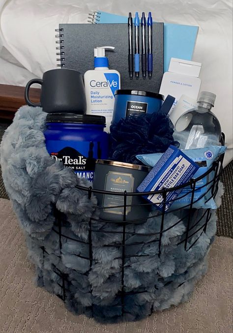 Boyfriends Gift Baskets, Good Birthday Presents For Boyfriends, Gift Set Up For Boyfriend, Gift Basket Boyfriend Birthday, Valentine Gift Baskets For Boyfriend, Bday Basket For Him, Blue Valentines Basket, Vday Gift Basket For Him, Gift Baskets For Anniversary