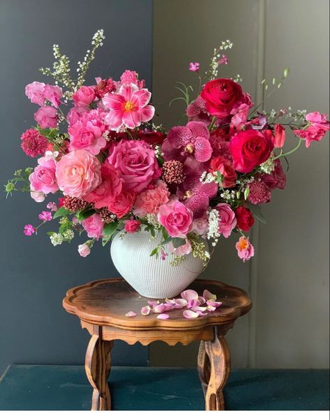 Asian Inspired Flower Arrangements, Big Flower Vase, Peony Flower Arrangements, Days Until Spring, Luxury Flower Arrangement, Big Vase, Spring Garden Decor, Backyard Flowers Garden, 29 Days