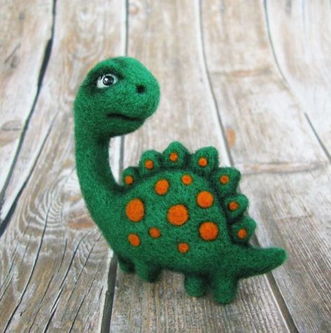 Felted Dinosaur, Needle Felted Dinosaur, Wool Felting Animals, Felted Crafts, Felt Pictures, Wool Animals, Toy Maker, Pet Mice, Needle Felting Projects