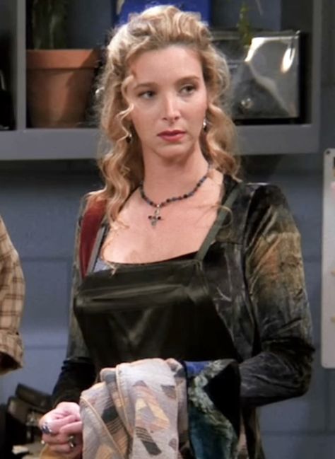 #friends Phoebe Buffay Style, Lisa Kudrow Friends, Phoebe Buffay Outfits, Goth Prom, Ross Geller, Phoebe Buffay, Future Style, 1990s Fashion, Eclectic Fashion