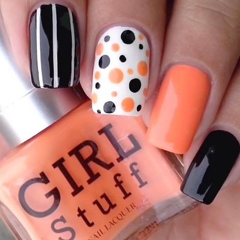 Gray And Orange Halloween Nails, Halloween Nails Stripes, Fall Nails Polka Dots, Halloween Polka Dot Nails, Simple Fingernail Designs, Polka Dot Fall Nails, Black Orange And White Nails, Easy October Nails, Orange And Black Nail Ideas