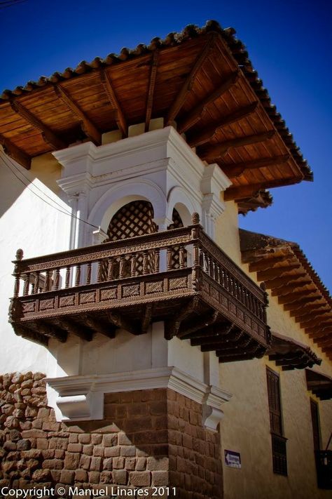 Peru Architecture, Facade Architecture Design, Casas Coloniales, Architecture Model House, American Architecture, San Blas, House Outside Design, Indian Architecture, Bungalow House Design