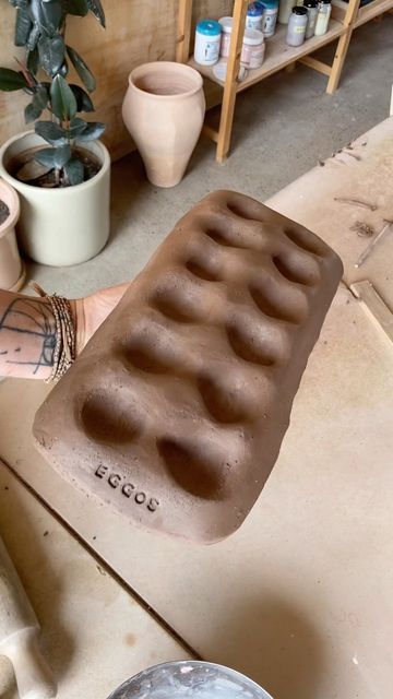 The Pottery Studio on Instagram: "Easy peasy egg carton 🍳 Perfect staple piece for the kitchen 👌🏼 #pottery #handbuilding #create #feeneys #ceramics" Diy Egg Holder Ideas, Easy Handbuilding Pottery Ideas, Egg Carton Clay, Diy Ceramic Egg Holder, Clay Egg Carton, Clay Egg Holder, Egg Carton Ceramic, How To Make A Ceramic Egg Holder, Pottery Egg Holder