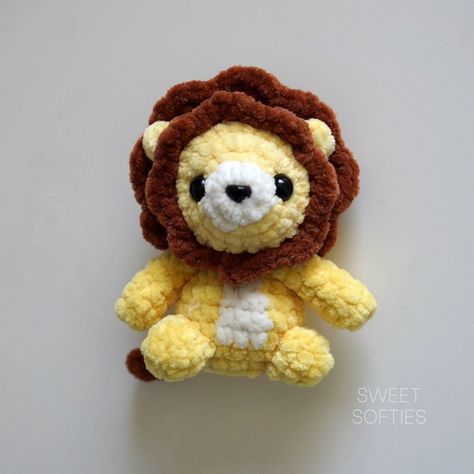 Pocket Lion - Payhip How To Do Crochet, Lion Crochet, Honey Bunny, Blanket Yarn, Crochet Kit, African Safari, Half Double Crochet, Safari Animals, Slip Stitch