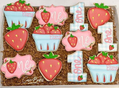 **PLEASE CONTACT ME BEFORE PURCHASING TO VERIFY AVAILABILITY** This listing is for 1 dozen (12) sweet one strawberry sugar cookies  Order will include the following: (3) strawberries (3) Ages (3) Berry Baskets (3) Ages written out **COLORS CAN BE CUSTOMIZED** ** FOR ORDERS LOCAL TO THE CLEAR LAKE, TX AREA, IF PICKING UP YOUR ORDER ENTER COUPON CODE "LOCAL" TO AVOID SHIPPING CHARGES ** All of my cookies are freshly baked and come individually heat sealed to maintain freshness. My cookies are Almo Strawberry Cookies Royal Icing, Strawberry Decorated Cookies, Designed Cookies, Fancy Baking, Birthday Sugar Cookies, Cookie Techniques, Strawberry Sugar Cookies, Strawberry Shortcake Cookies, One Strawberry