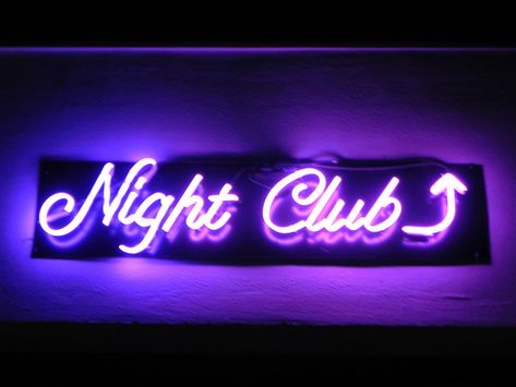 Bosnians and tourists love Sarajevo’s nightlife and nightclubs. Here are 11 0f the best including Baghdad Café, Kino Bosna and Zlatna Ribica Miami Beach Nightlife, Aesthetics Pics, Books Nature, Night Club Aesthetic, Poetry Photography, Club Lighting, Purple Neon, Saints Row, Super Party