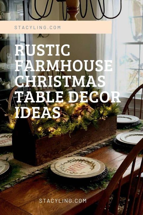 Christmas Center Piece For Table, Rustic Christmas Centerpieces For Table, Farmhouse Christmas Tablescapes, Farmhouse Christmas Table Decor, Farmhouse Christmas Table, Christmas Table Decor Ideas, Tablescapes Rustic, Christmas Dinner Table Settings, Winter Table Setting