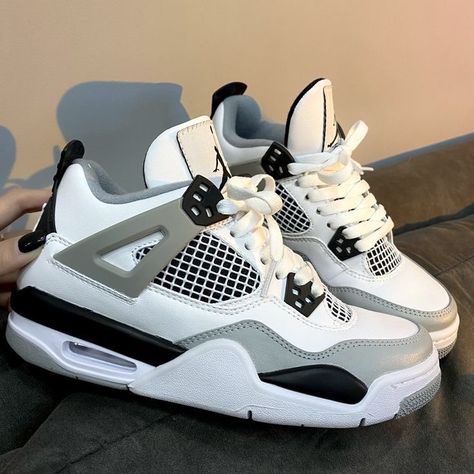 Shoe Must Haves, Air Jordan 4 Military Black, Nike Shoes Women Fashion, Pretty Sneakers, White Nike Shoes, Nike Fashion Shoes, Preppy Shoes, Pretty Shoes Sneakers, Jordan Shoes Retro