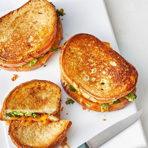 Broccoli-Cheddar Grilled Cheese Grilled Cheese Recipes Easy, Broccoli Grilled, Cheddar Grilled Cheese, Crispy Grilled Cheese, Meatless Entrees, Lunch Sandwiches, Easy Grilled Cheese, Green Foods, Grilled Sandwiches