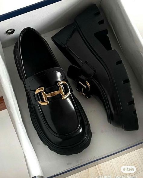 Loafers Aesthetic, Sepatu Loafers, Korean Shoes, Shoes Fall, Pretty Shoes Sneakers, Fashion Shoes Heels, Cute Shoes Heels, Shoes Heels Classy, Shoes Outfit Fashion