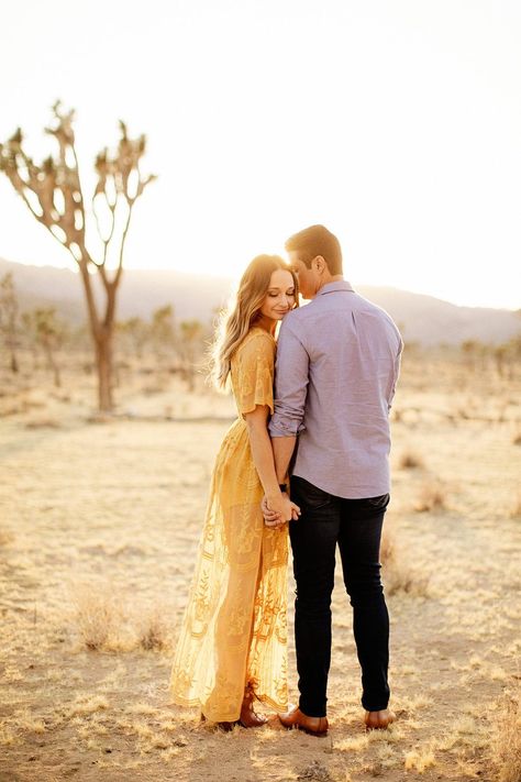 This couple has the most adorable proposal story, and their engagement photos have us swooning! Joshua Tree Engagement, Wedding Fotos, Couple Engagement Pictures, Engagement Pictures Poses, Pre Wedding Poses, Photographie Portrait Inspiration, Engagement Picture, Engagement Photos Fall, Couple Picture Poses