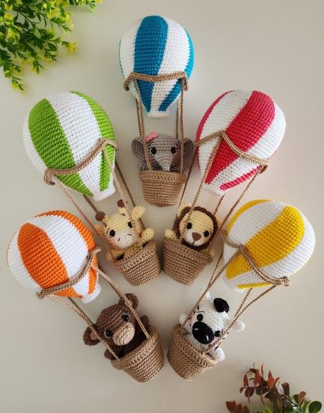 Amigurumi Traveling Friends Free Crochet Pattern - Amigurumi Crochet Baby Mobiles, Knit Inspiration, Crochet Mobile, Crochet Toys Free, Pola Amigurumi, Crochet Animals Free Patterns, Crochet Baby Toys, Crochet Amigurumi Free, Free Amigurumi Patterns