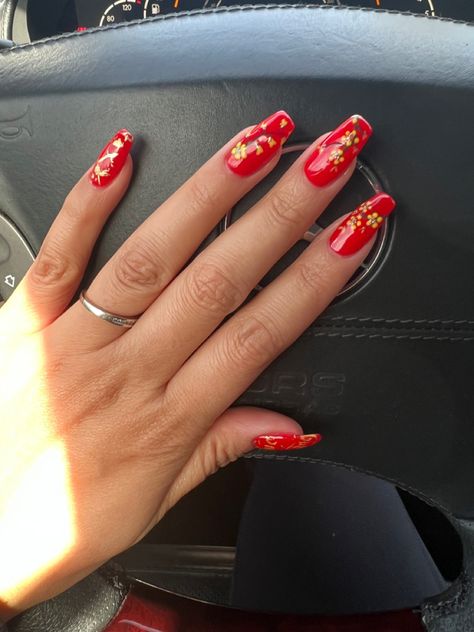 Red and yellow flowers Vietnamese and Lunar acrylic nails Red And Yellow Nail Designs, Vietnamese Nails, Yellow And Red Nails, Red And Yellow Nails, Rad Nails, Vietnam Flag, Red And Yellow Flowers, Flag Nails, Yellow Nail Art