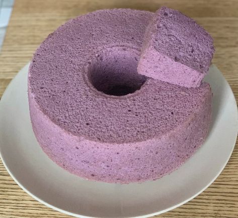 Ube Chiffon Cake Recipe, Ube Chiffon Cake, Asian Baking, Asian Cakes, Chiffon Cake Recipe, Pandan Chiffon Cake, Asian Cake, Light Cakes, Modern Asian