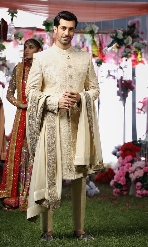 A classy look for the groom with a richly worked self embroidered ivory sherwani, paired with a monochrome shawl with embroidered borders. Sherwani Pakistani, Sherwani For Boys, Sherwani Groom Wedding, Ivory Sherwani, Golden Aesthetic, Nomi Ansari, Groom Sherwani, Sherwani For Men Wedding, Wedding Outfits For Groom