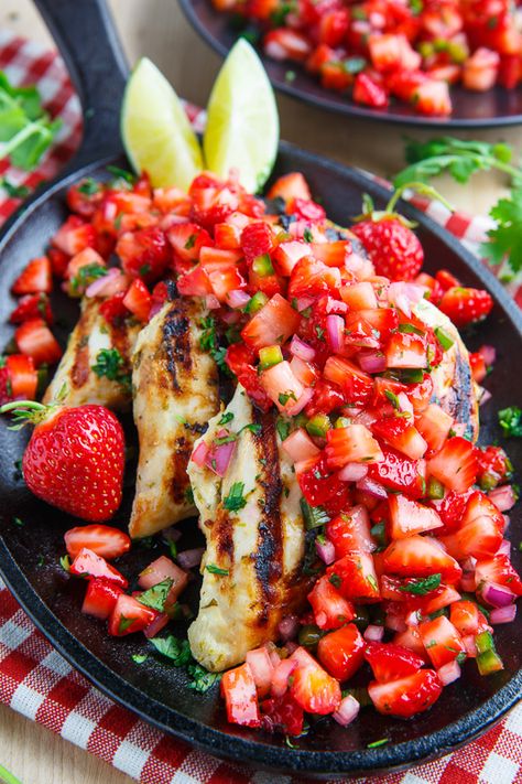 Strawberry Salsa Recipe, Lime Grilled Chicken, Recipes Instapot, Strawberry Salsa, Summer Grilling Recipes, Salsa Recipe, Cilantro Lime, Poultry Recipes, Strawberry Recipes