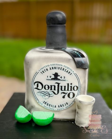 Don Julio 70 Cake, Tequila Don Julio 70, 70 Cake, Happy Birthday Drinks, Men Cakes, Don Julio Tequila, Bottle Cake, Unique Birthday Cakes, Birthday Drinks