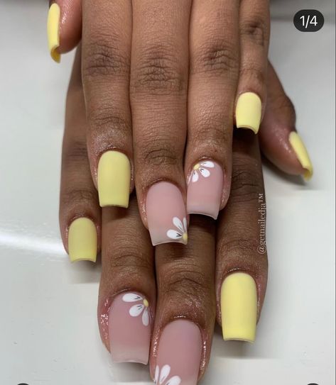 Cute Spring Nails Design, Pastel Yellow Nails Design Spring, Yellow Matte Nails Design, Green Spring Nail Designs, Easter Yellow Nails, Yellow Spring Nails Acrylic, Spring Nails 2024 Yellow, Nail Designs Summer Flowers, Easter Nails Matte