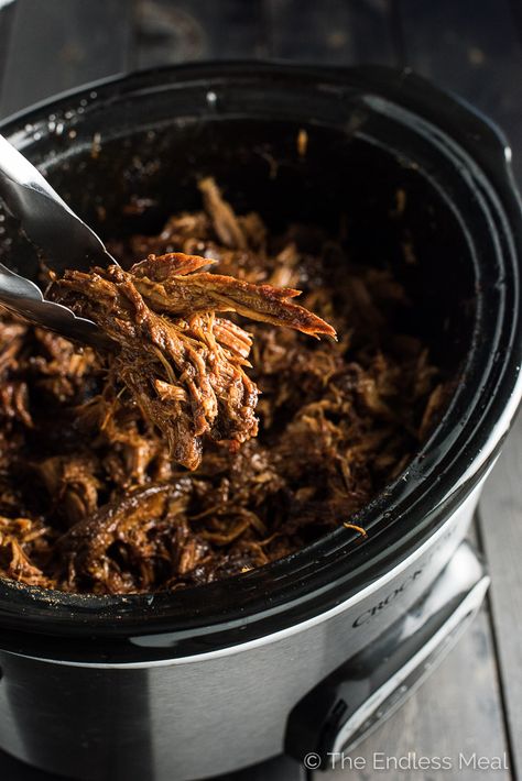 Korean Pulled Pork Slow Cooker, Korean Pulled Pork, Pizza Noodles, Gochujang Pork, Pork Crockpot, Crockpot Pork Tenderloin, Slow Cooker Pork Tenderloin, Pork Shoulder Recipes, Super Easy Dinner