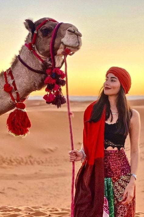 Desert Looks Fashion, Desert Pose Ideas, Sahara Desert Outfit Women, Desert Pictures Ideas, Rajasthan Outfit Ideas, Morocco Photoshoot, Desert Outfits Women, Desert Photo Ideas, Sahara Desert Outfit