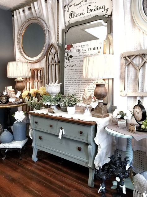 Small Retail Booth Design, Styling An Antique Booth, Antique Booth Ideas Staging, Cute View, Antique Mall Booth Ideas Spaces, Antique Mall Booth Staging, Vintage Market Booth, Store Building, Gift Shop Displays