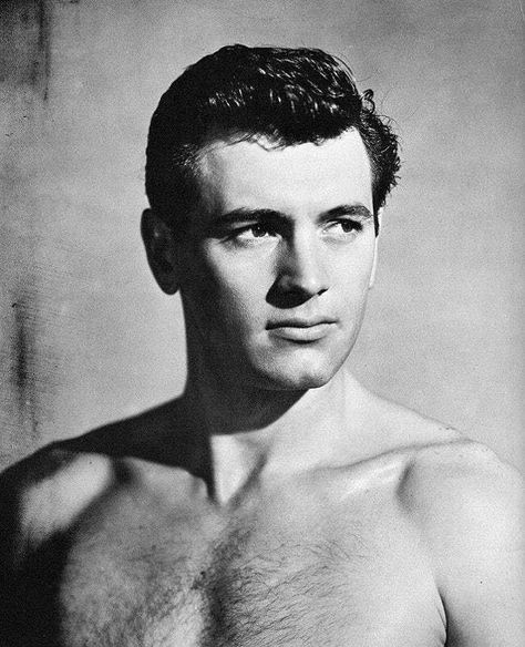 Rock Hudson is listed (or ranked) 7 on the list 14 Secretly Gay, Bisexual, Or Queer Stars Of Golden Era Hollywood Rock Hudson Photos, Yvonne De Carlo, Donna Reed, Rock Hudson, Hollywood Men, Classic Movie Stars, Rock Baby, Hollywood Icons, Actrices Hollywood