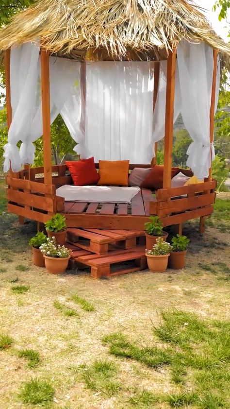 Pallet Gazebo Ideas Diy, Gazebo Out Of Pallets, Diy Pallet Gazebo, Gazebo From Pallets, Pallet Playhouse Diy Easy Backyard, Pallet Gazebo Ideas, Pallet Gazebo, Pallet Shed Ideas, Diy Pallet Kids Outdoor Play