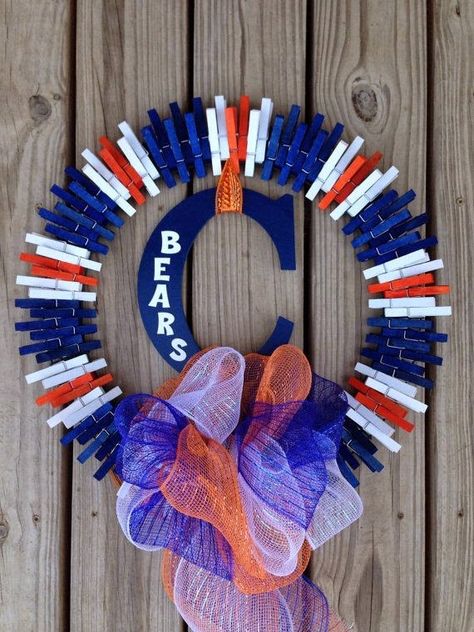 Happier Than A Pig In Mud: NFL Wreath Ideas Chicago Bears Wreath, Clothespin Wreaths, Clothespins Diy, Clothespin Diy Crafts, Wooden Clothespin Crafts, Clothespin Wreath, Pig In Mud, Football Appetizers, Barbie Crafts