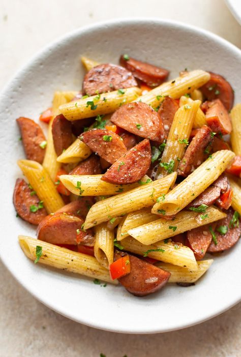 This smoked sausage pasta recipe is quick, uses a handful of everyday ingredients, and it'll hit the spot on busy weeknights! Recipe Peppers, Smoked Sausage Recipes Pasta, Austria Recipes, Beef Sausage Recipes, Amazing Pasta, Smoked Sausage Pasta, Braised Chicken Breast, Salt Lavender, Sausage Recipes For Dinner